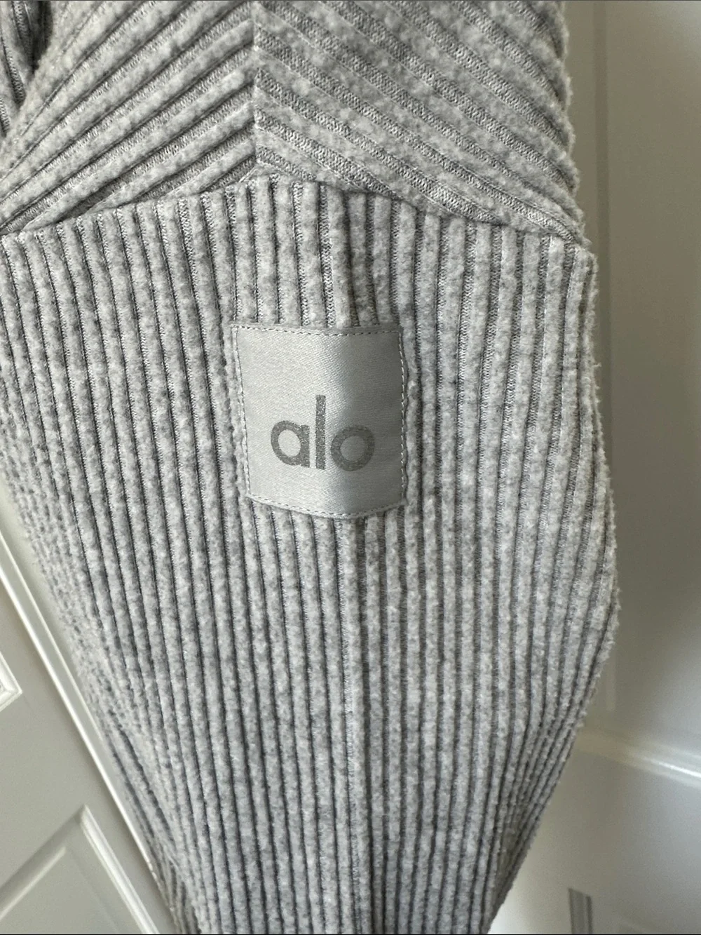 ALO Yoga Grey Ribbed V-Neck Cropped Sweatshirt